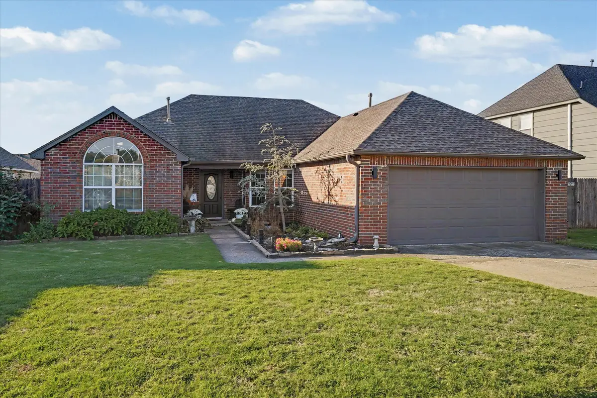 1307 W Pittsburg East Place, Broken Arrow, OK 74014 - #1