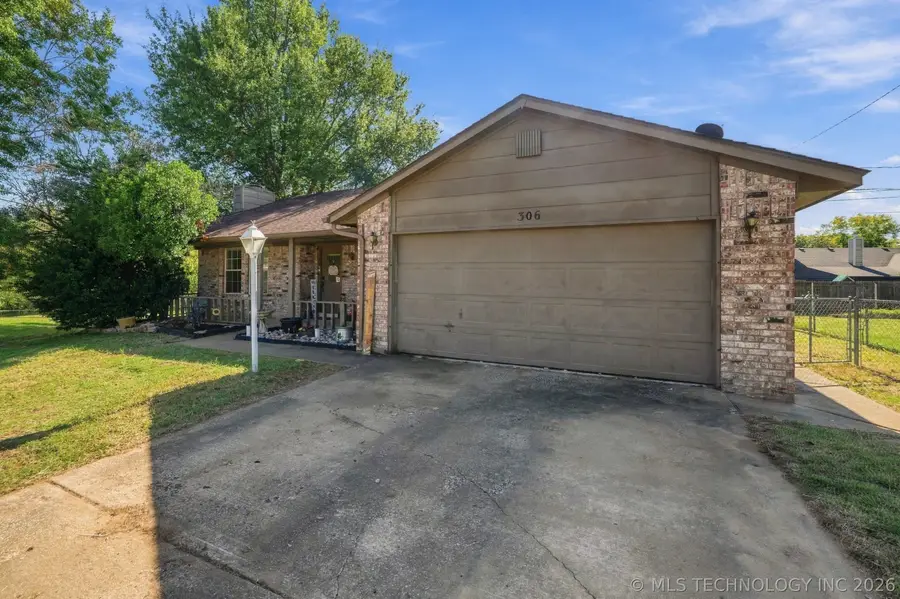306 W 47th Street S, Sand Springs, OK 74063 - #3