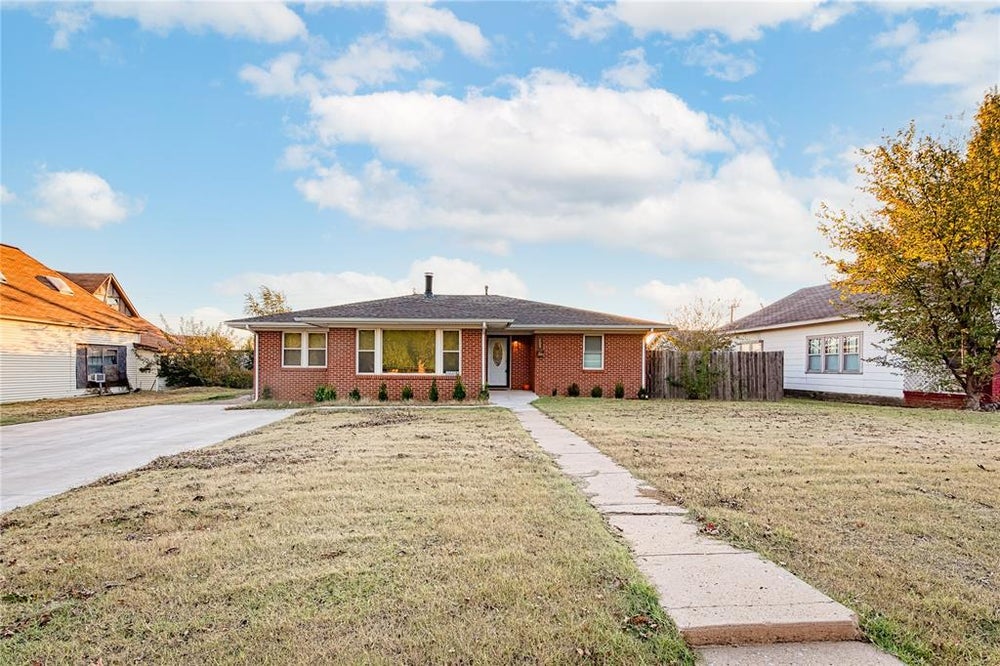 209 N Clark Avenue, Hinton, OK 73047 BHGRE