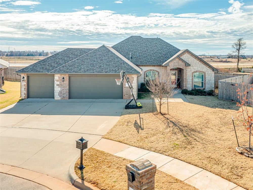 9252 SW 48th Terrace, Oklahoma City, OK 73179 BHGRE