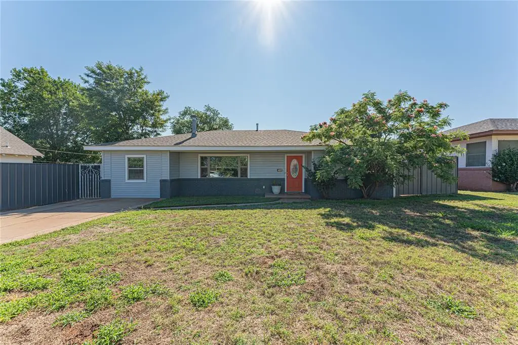 409 S 15th Street, Clinton, OK 73601 - Image #1