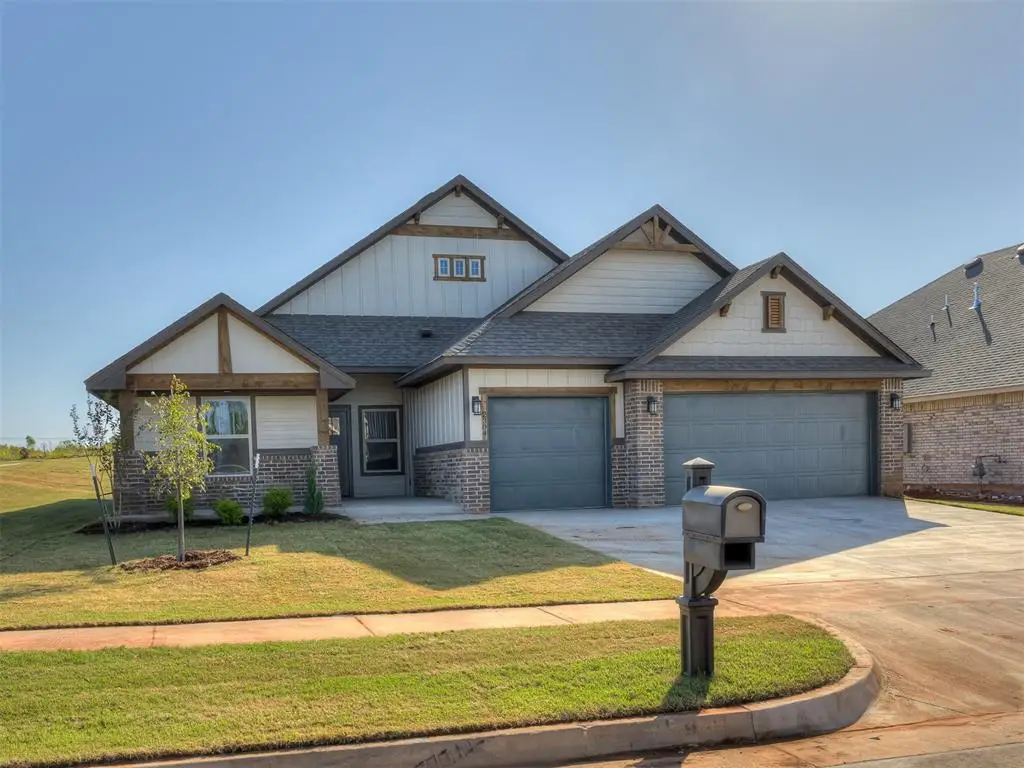 2304 Creekview Trail, Moore, OK 73160 - Image #1