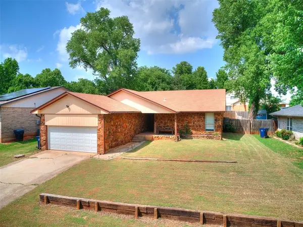 11817 Hollyrock Drive, Yukon, OK 73099