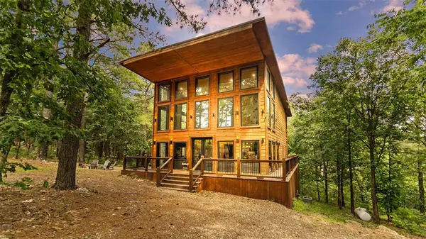 136 Gnarly Maple Trail, Broken Bow, OK 74728