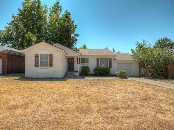 1414 Oxford Way, The Village, OK 73120