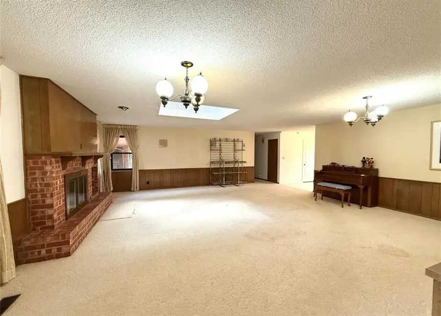 212 Meadowdale Drive, Chickasha, OK 73018 - Image #2