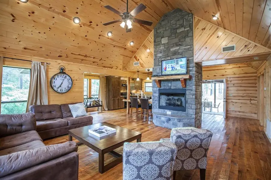 165 Huckleberry Trail, Broken Bow, OK 74728 - Image #2