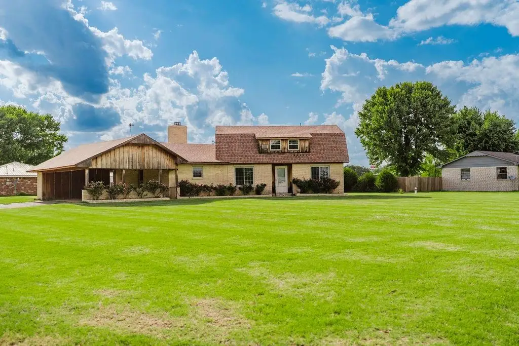 503 N Sheb Wooley Avenue, Erick, OK 73645 - Image #1