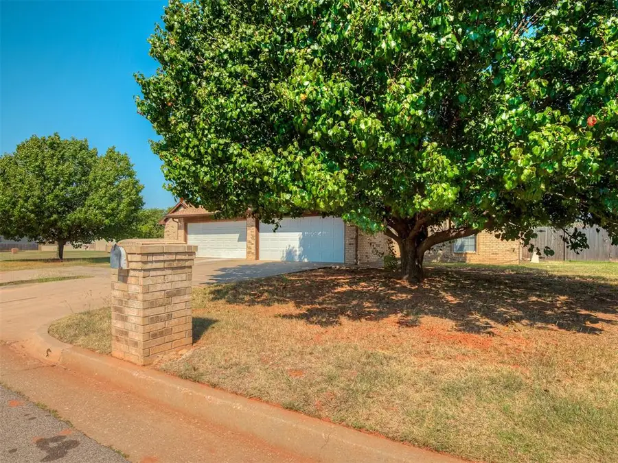 2707 Silvertree Drive, Oklahoma City, OK 73120 - Image #3