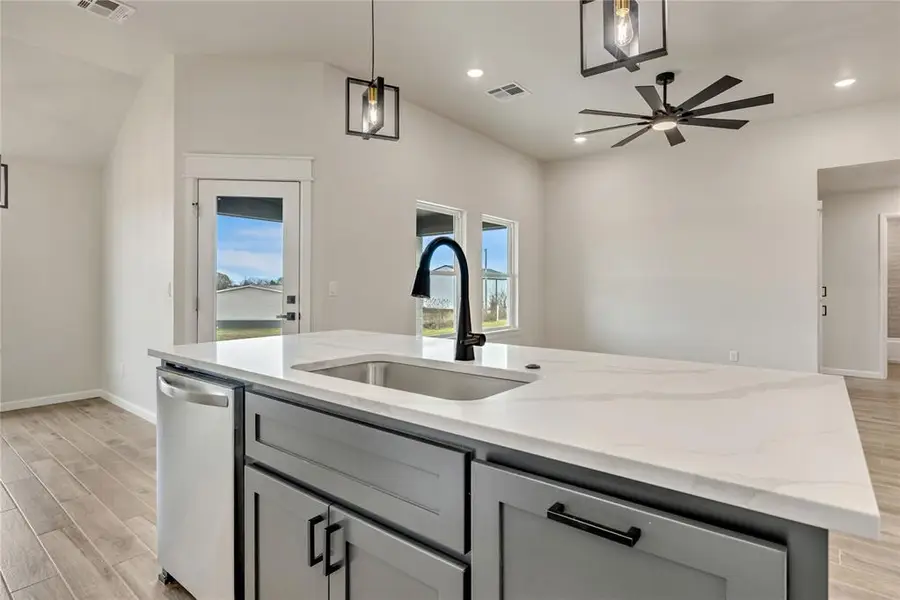 502 Grand Sycamore Drive, Washington, OK 73093 - Image #2