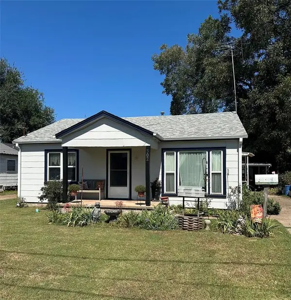 302 Fourth Street, Maysville, OK 73057