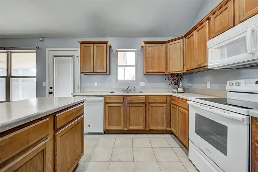 14 W West Comanche Ave Avenue, Cashion, OK 73016 - Image #3