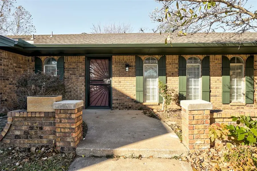 9109 Whitehall Court, Oklahoma City, OK 73132 - Image #3