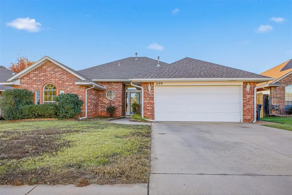 609 Madeline Lane, Moore, OK 73160 - Image #1
