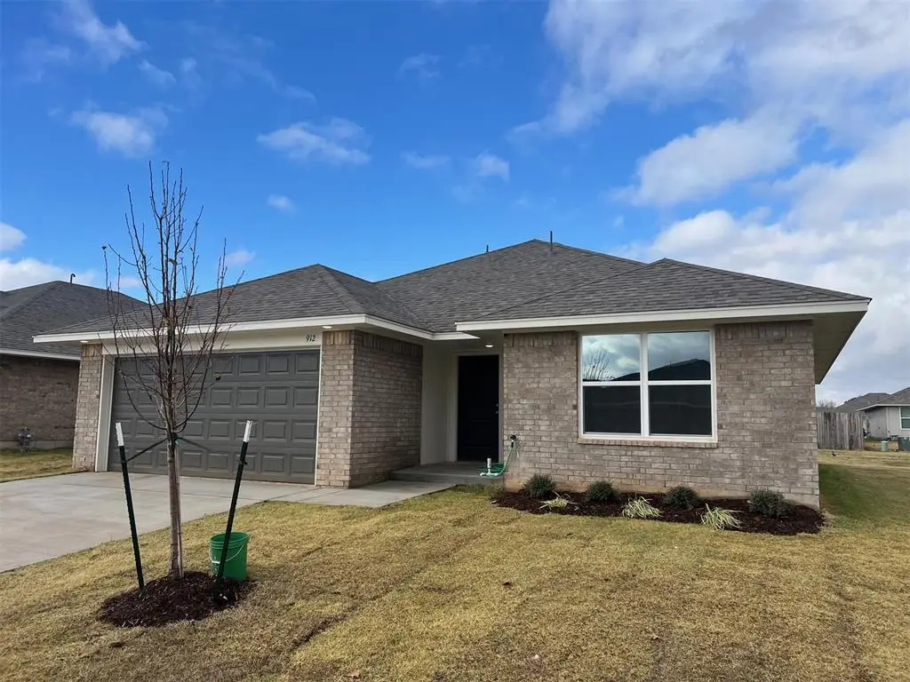 912 Hazy Brook Circle, Chickasha, OK 73018 - Image #1