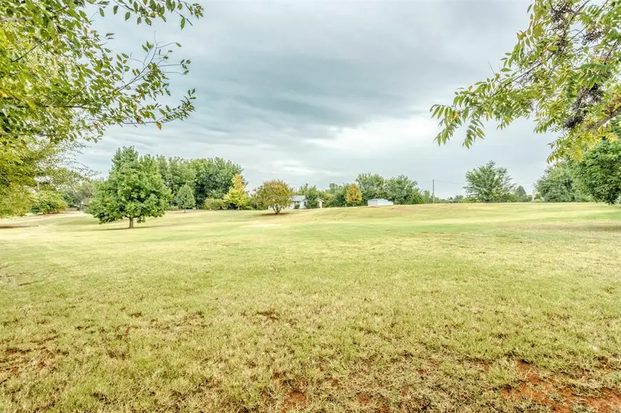 944 E Diane Terrace, Mustang, OK 73064 - Image #2
