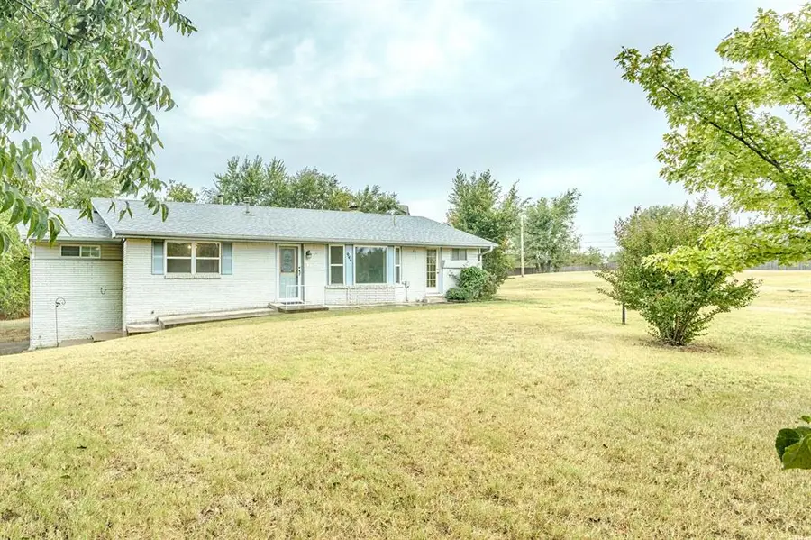 944 E Diane Terrace, Mustang, OK 73064 - Image #3