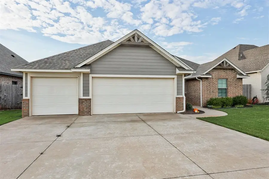 1736 W Zachary Way, Mustang, OK 73064 - Image #2