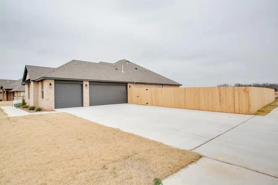 2706 Belle Crossing Drive, Enid, OK 73703 - Image #3