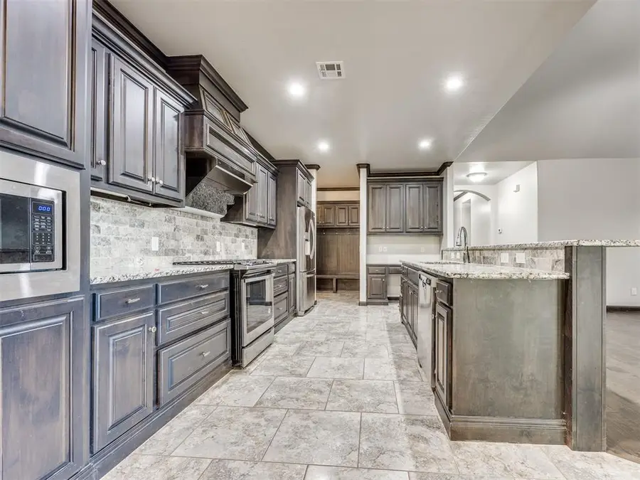 1001 NW 186th Street, Edmond, OK 73012 - Image #2