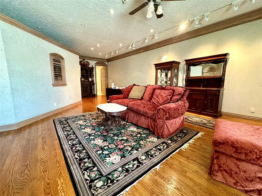 506 W Chickasha Avenue, Chickasha, OK 73018 - #3