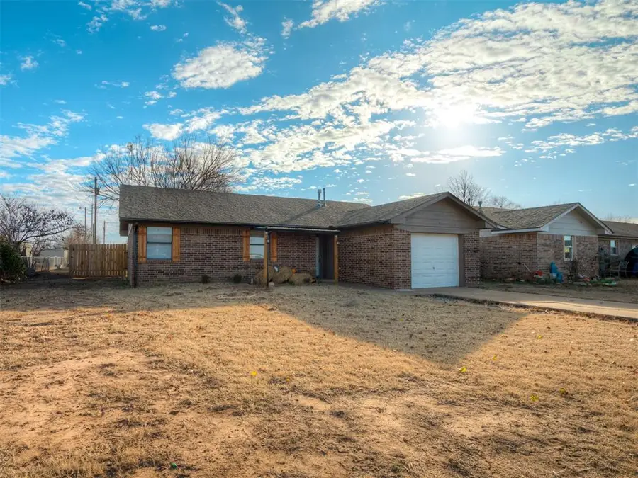 2505 S 34th Street, Chickasha, OK 73018 - #2