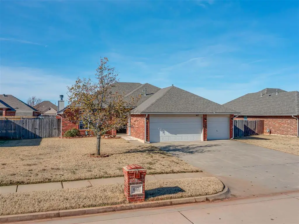 617 N White Tail Way, Mustang, OK 73064 - Image #1