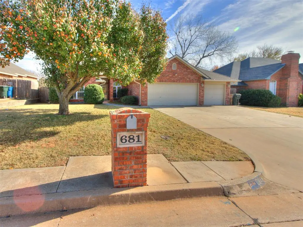 681 Crescent Circle, Midwest City, OK 73110 - Image #1