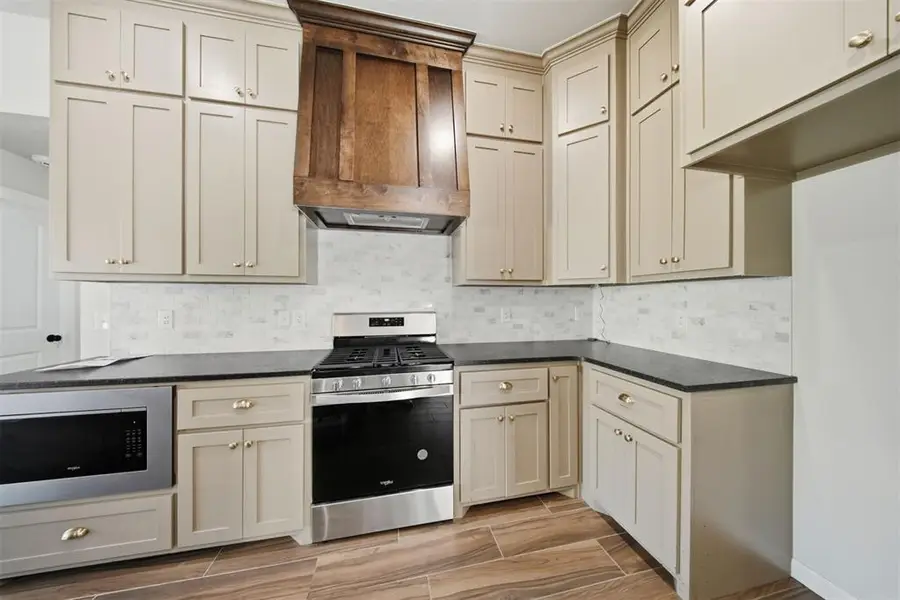 2404 Creekview Trail, Moore, OK 73160 - Image #3