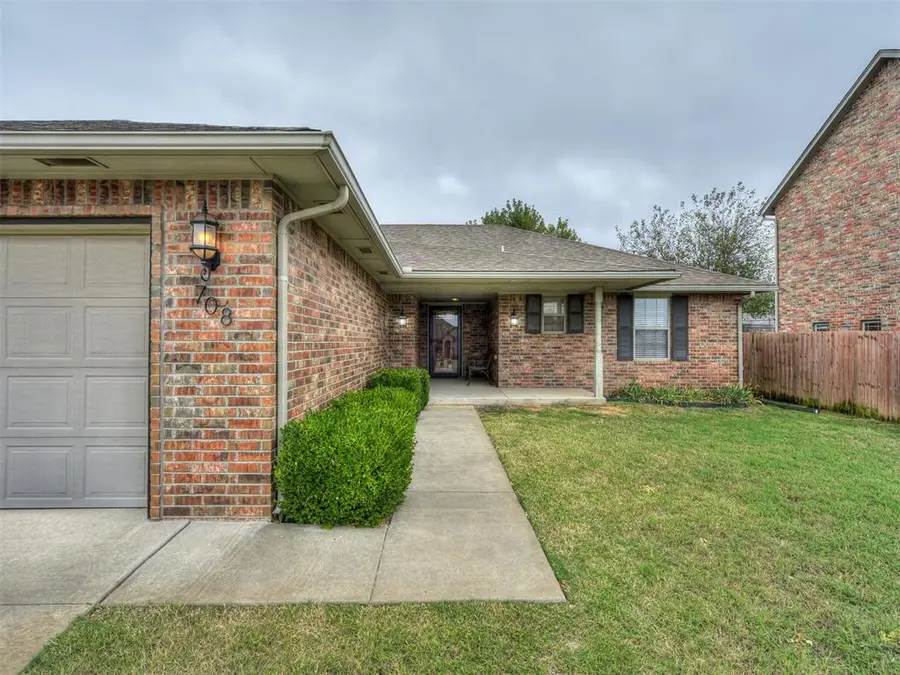 708 S Avery Drive, Moore, OK 73160 - Image #2