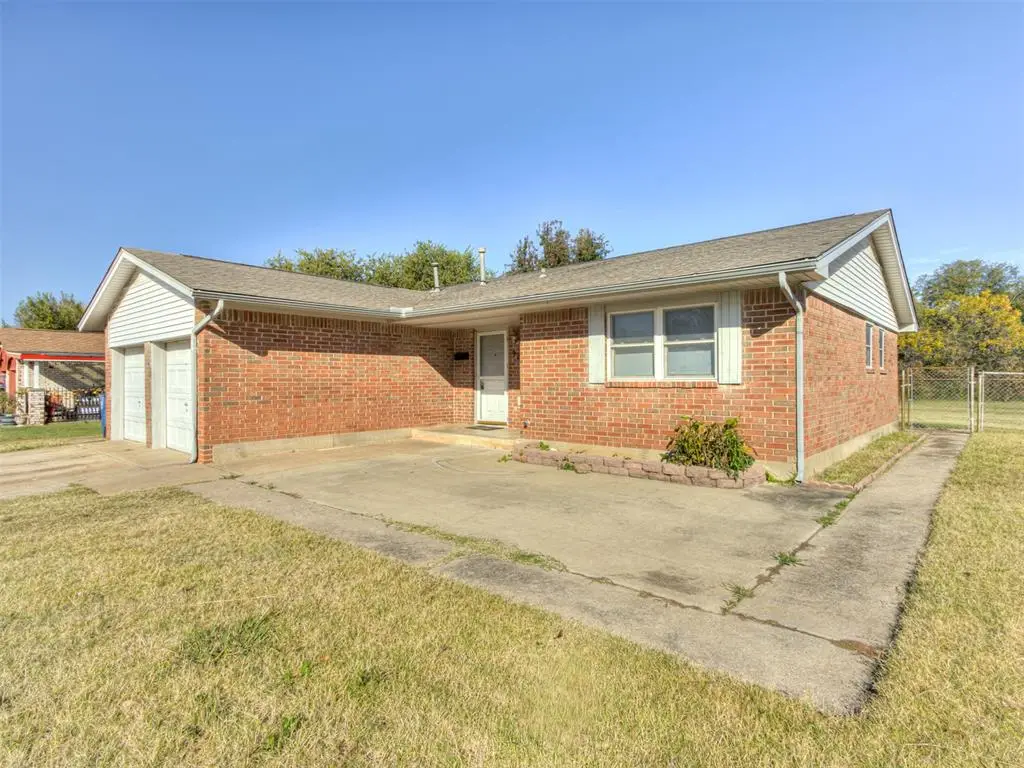 921 Meadowgreen Drive, Midwest City, OK 73110 - Image #1