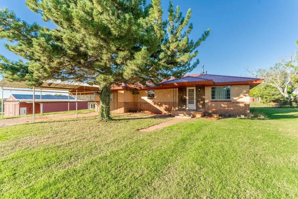 409 W 5th Street, Foss, OK 73647 - Image #1