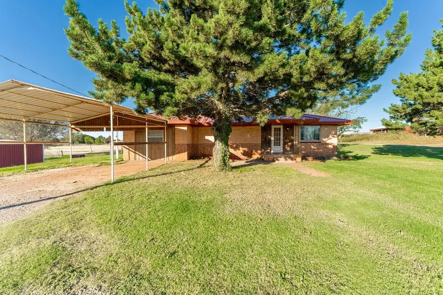 409 W 5th Street, Foss, OK 73647 - Image #2