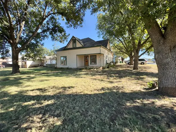 1002 N Pennsylvania Avenue, Mangum, OK 73554