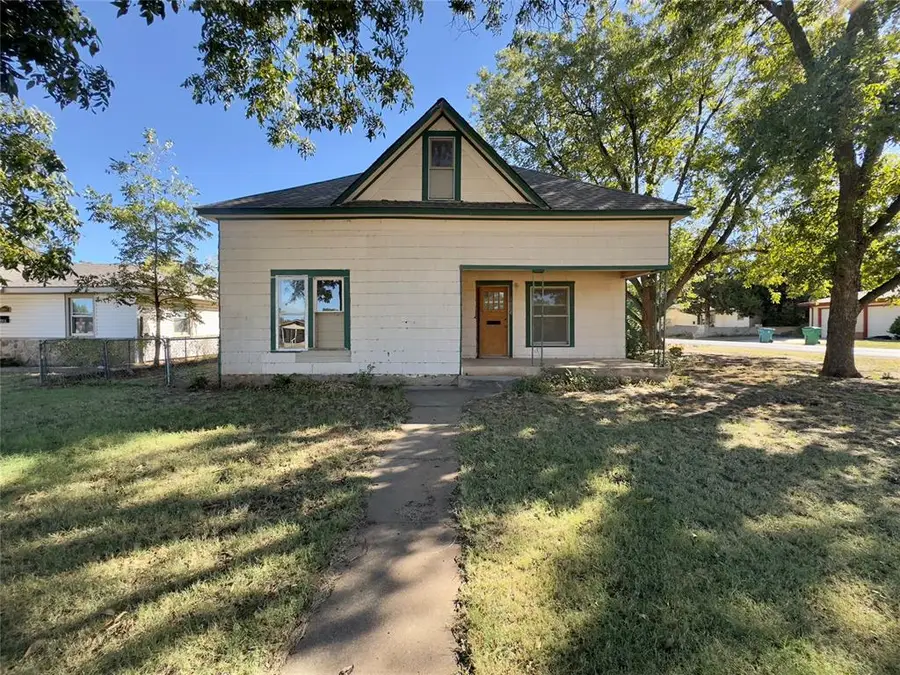 1002 N Pennsylvania Avenue, Mangum, OK 73554 - Image #3