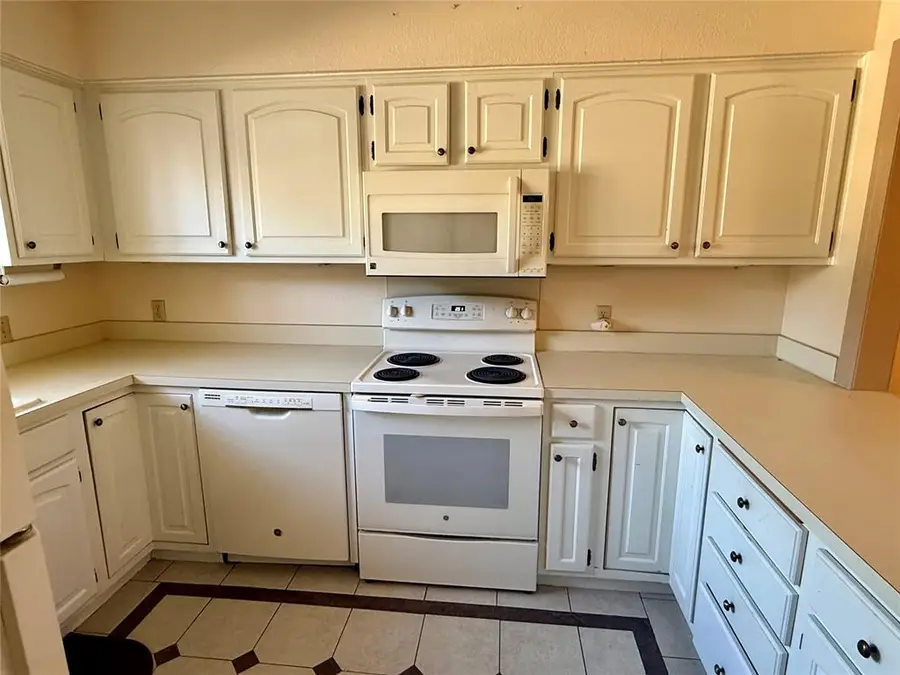 1004 Scissortail Drive, Clinton, OK 73601 - Image #2