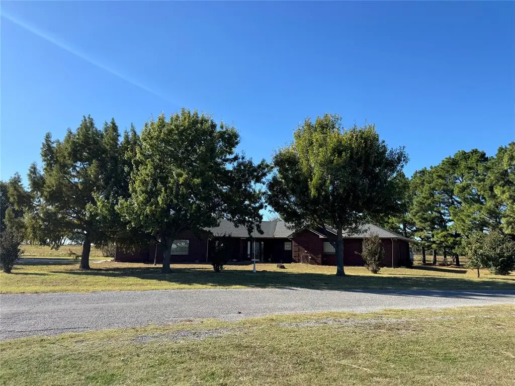 131 W Cool Springs Road, Rush Springs, OK 73082 - Image #1