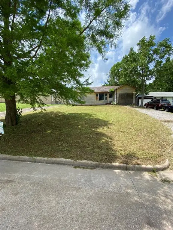 800 S 12th Street, Ponca City, OK 74601