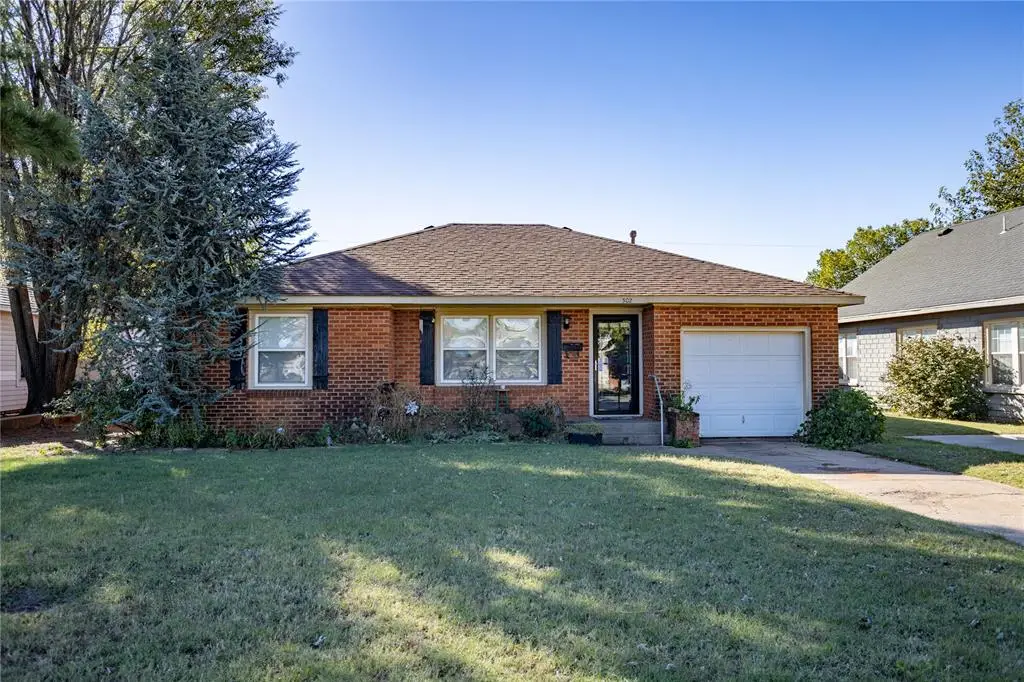 302 E E Tom Stafford Street, Weatherford, OK 73096 - Image #1