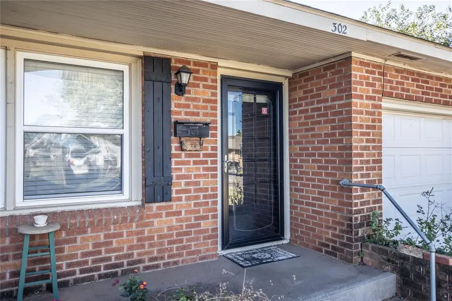 302 E E Tom Stafford Street, Weatherford, OK 73096 - Image #2