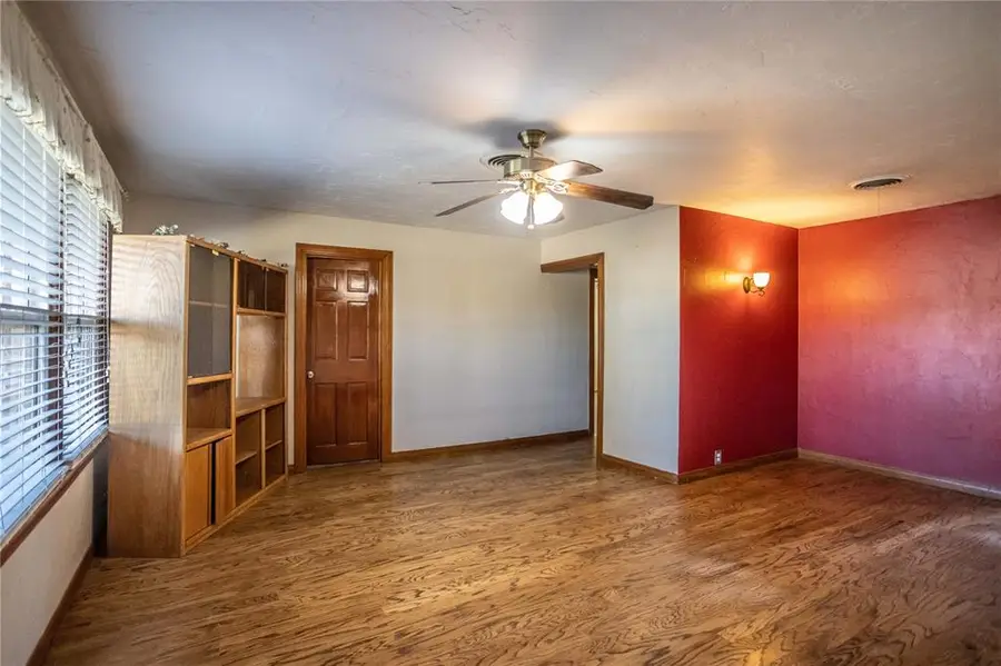 302 E E Tom Stafford Street, Weatherford, OK 73096 - Image #3