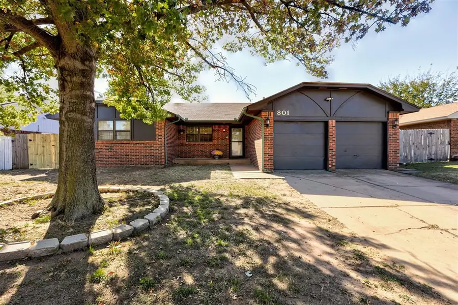 801 N Silver Leaf Drive, Moore, OK 73160 - Image #2