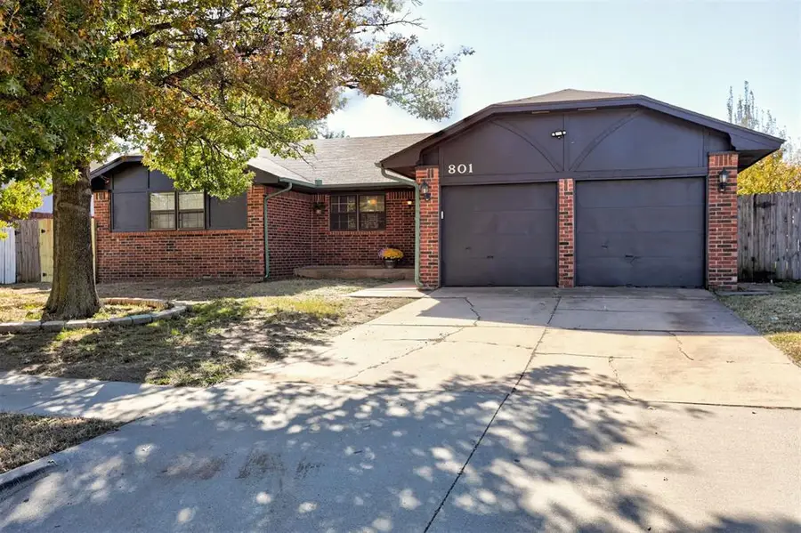 801 N Silver Leaf Drive, Moore, OK 73160 - Image #3