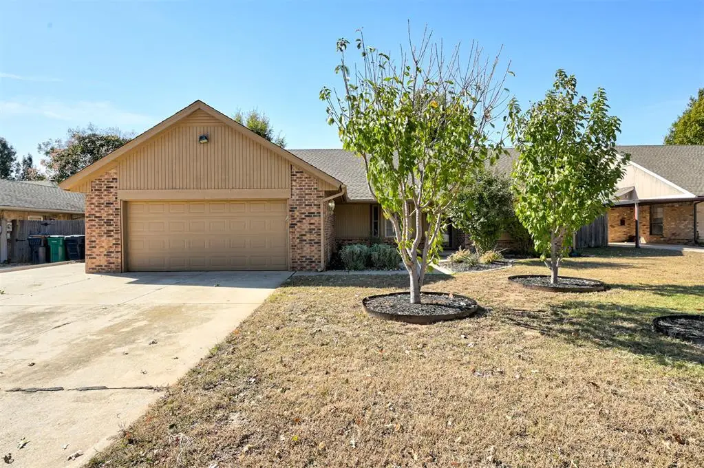 10010 Saint Helens Drive, Yukon, OK 73099 - Image #1