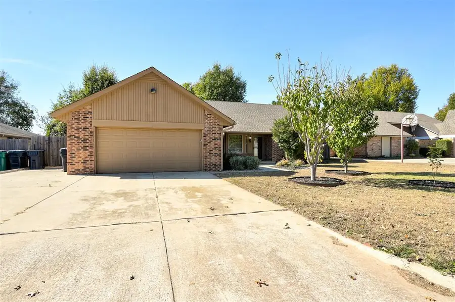 10010 Saint Helens Drive, Yukon, OK 73099 - Image #2