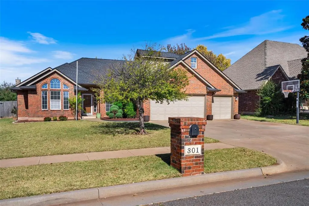 301 E Richmond Terrace, Mustang, OK 73064 - Image #1