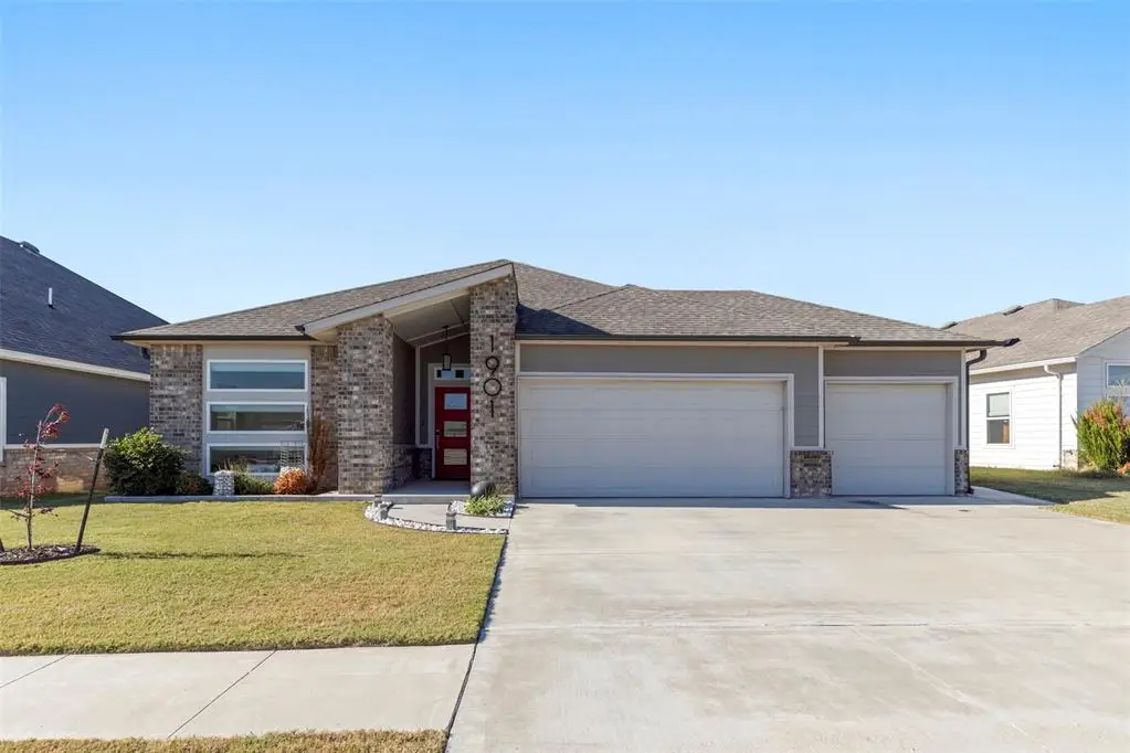 1901 Sara Vista Drive, Yukon, OK 73099 - Image #1