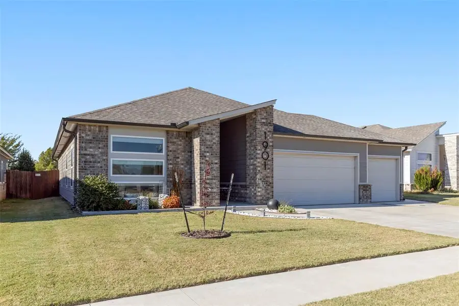 1901 Sara Vista Drive, Yukon, OK 73099 - Image #2
