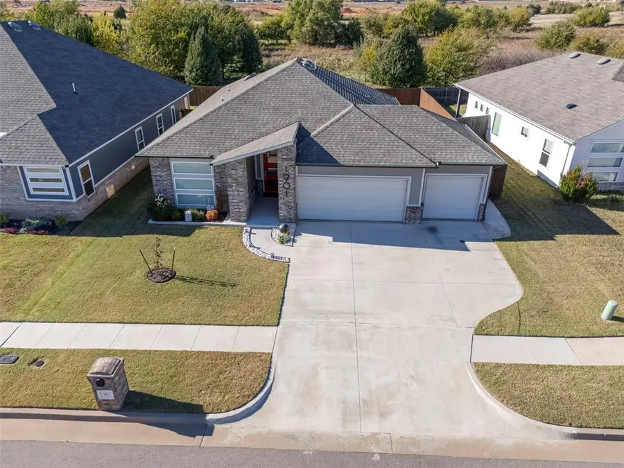 1901 Sara Vista Drive, Yukon, OK 73099 - Image #3