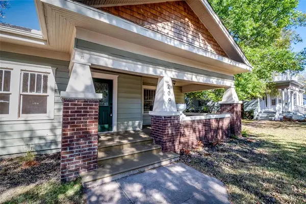 209 W 6th Street, Stroud, OK 74079